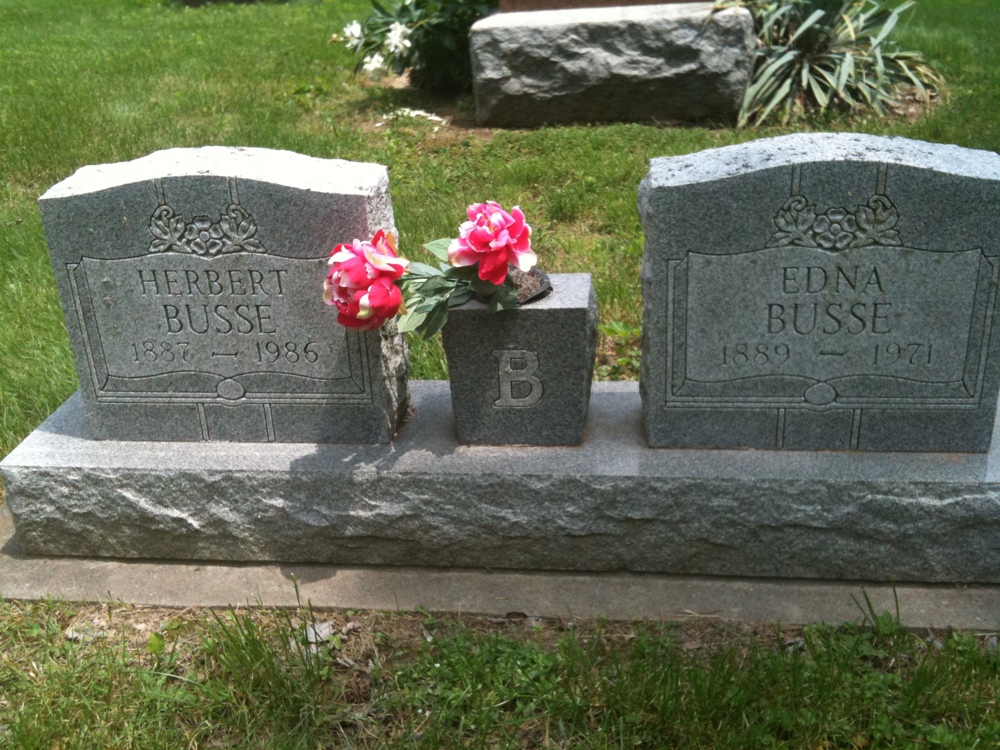 Herbert and Edna Busse Headstone