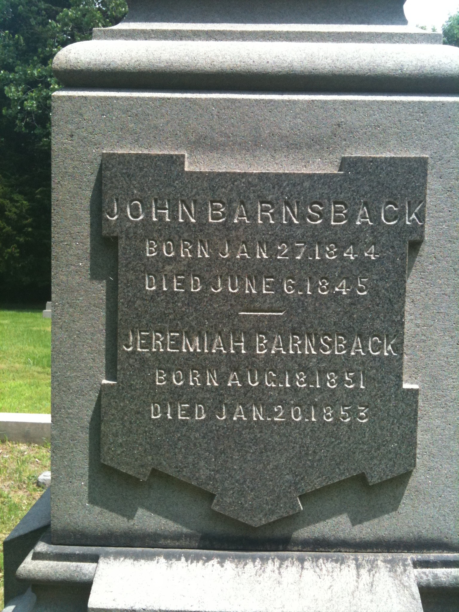 Close up photo of John and Jeremiah Barnsback Headstone