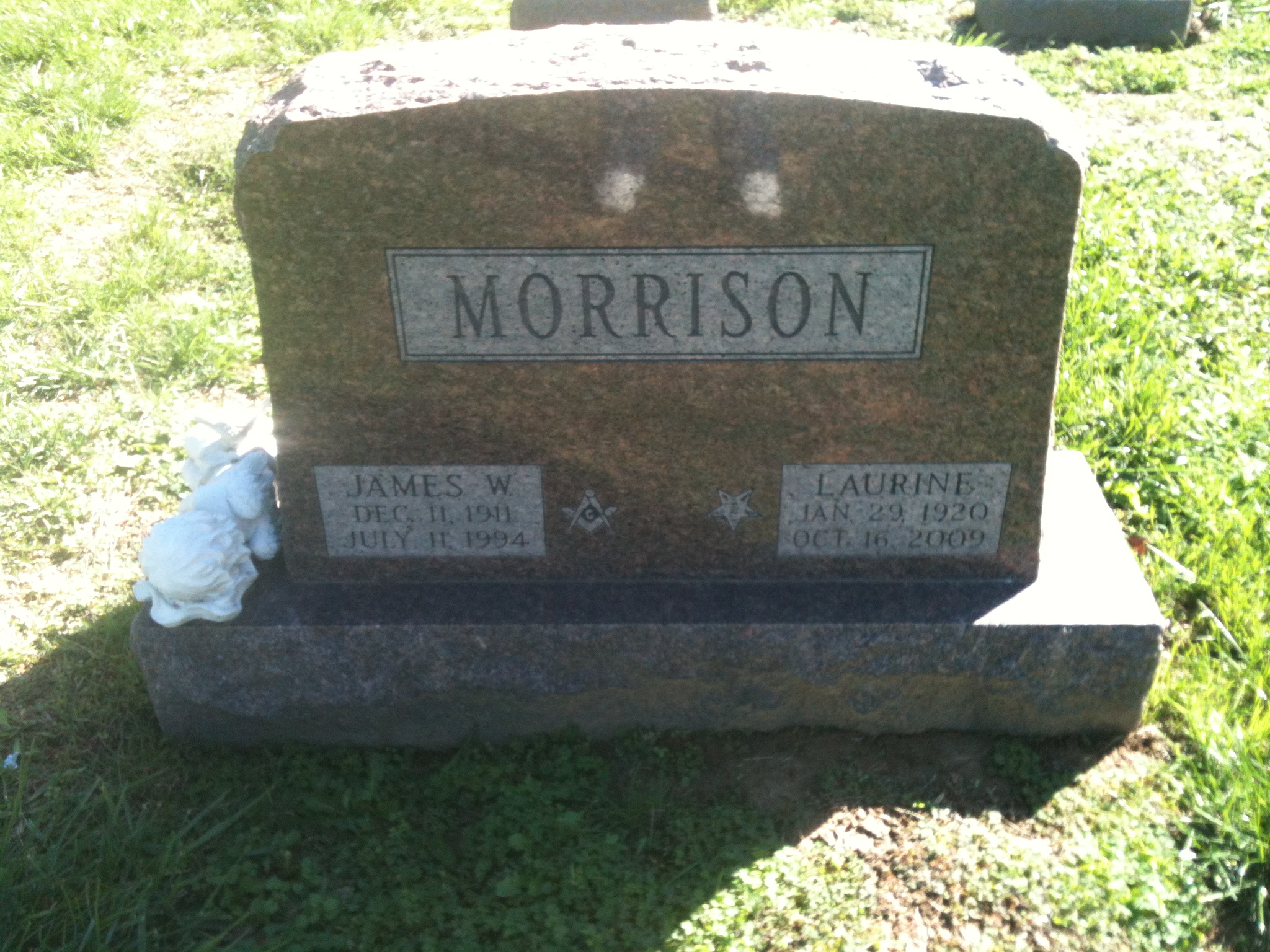 Pearl Laurine Knecht Morrison's Grave at Valley View Cemetery in Edwardsville