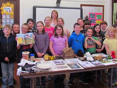 Third graders presented the 200th Illinois birthday program.