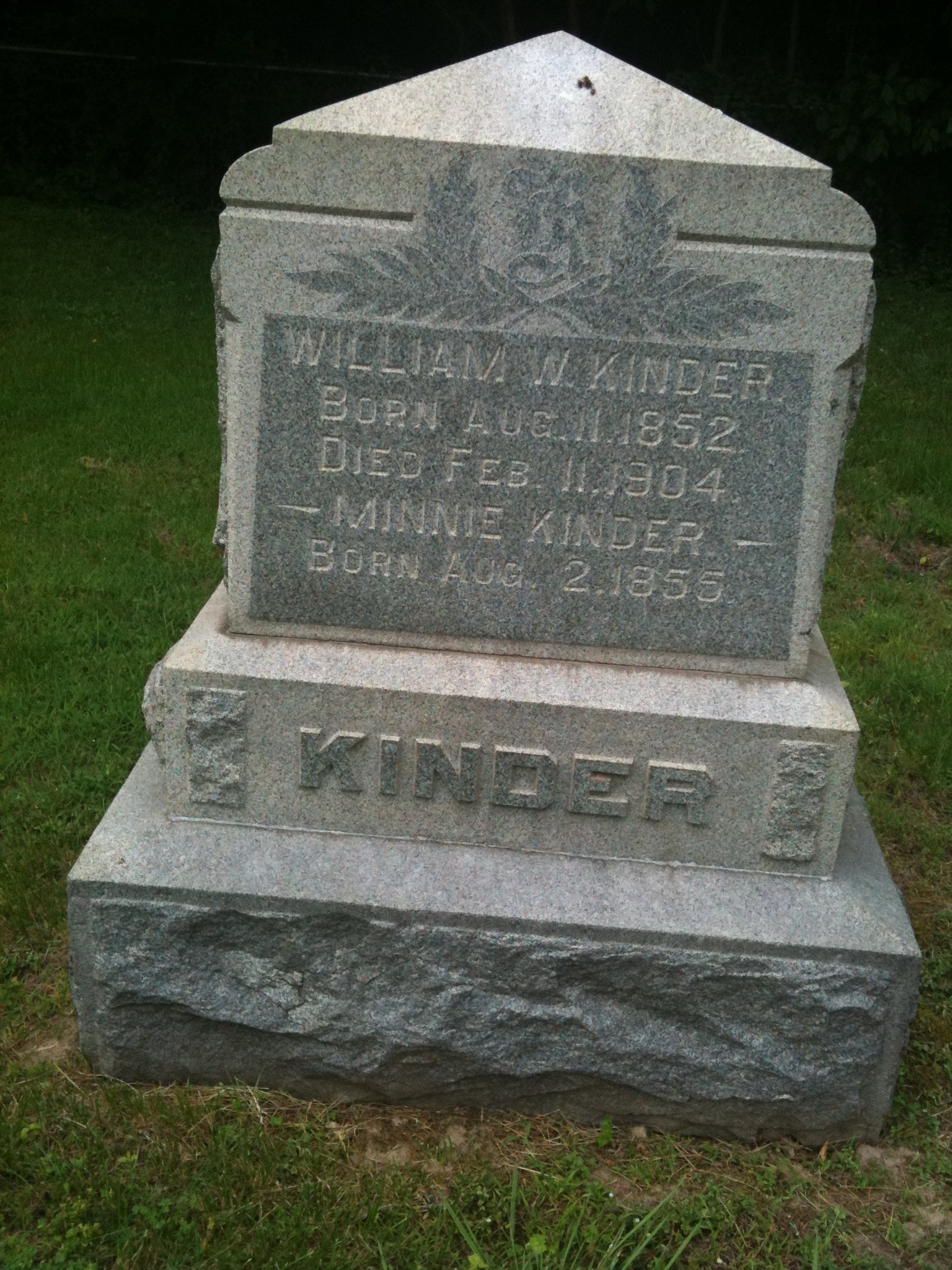 William W. and Minnie Kinder Headstone