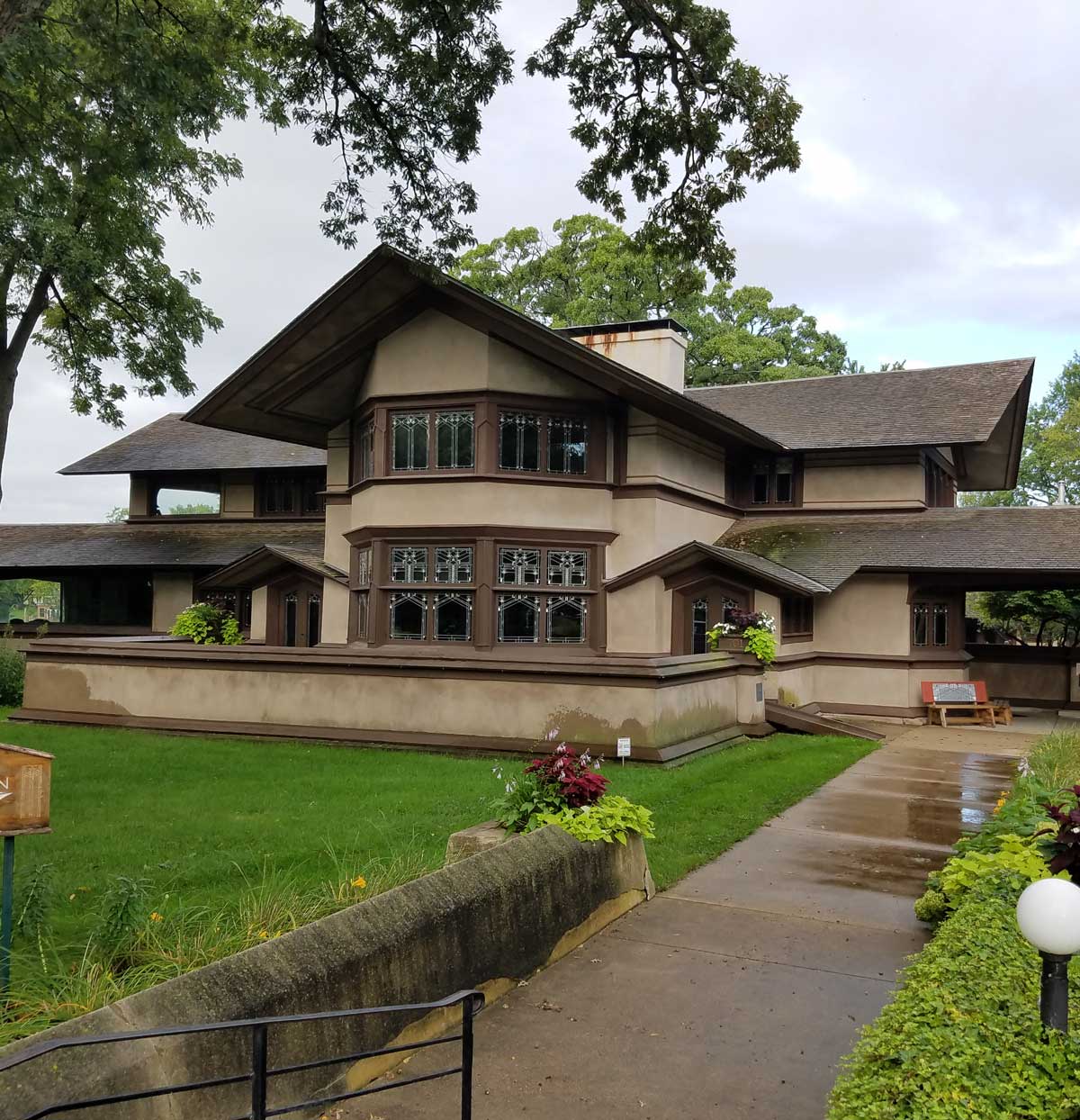 B. Harley Bradley House, designed by Frank Lloyd Wright